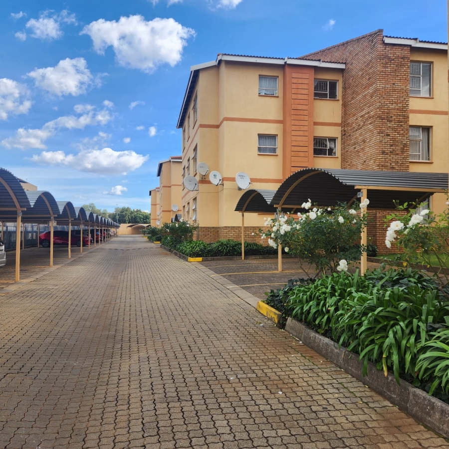 To Let 2 Bedroom Property for Rent in Kannoniers Park North West
